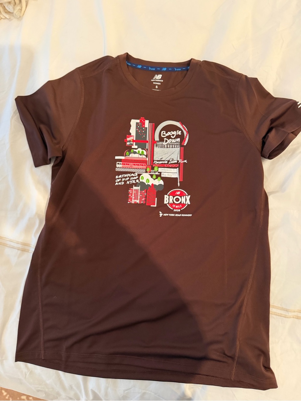 NEW IN BAG Bronx 10 Mile New Balance Men’s Brown Graphic Performance Tee